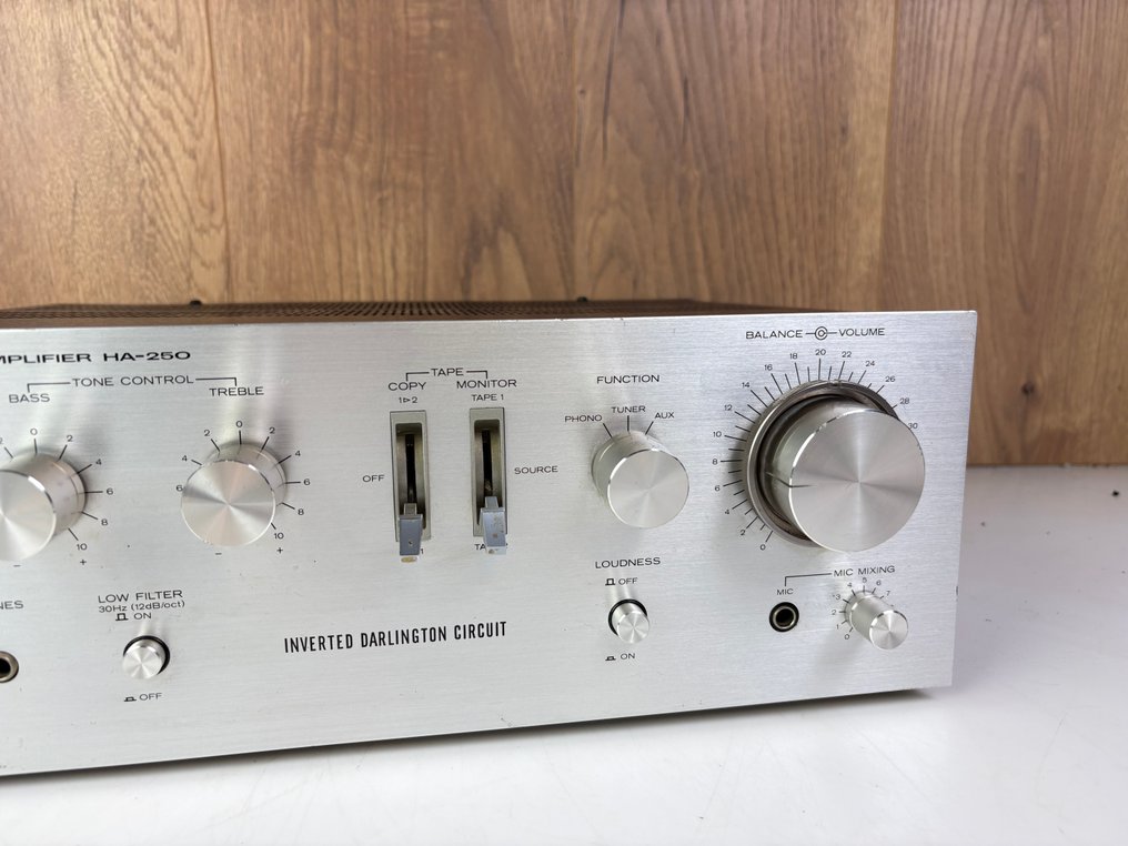 Hitachi - HA-250 Solid state amplifier #1.0