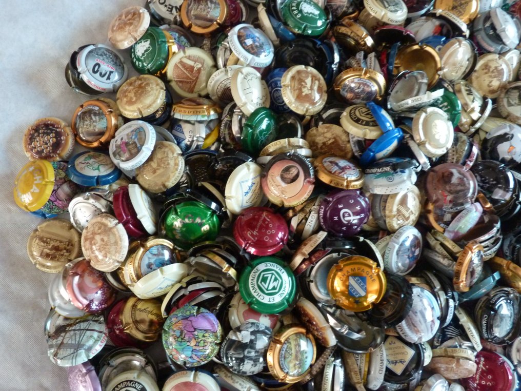 Thematische Sammlung - über 1000 Champagnerkapseln. #2.1