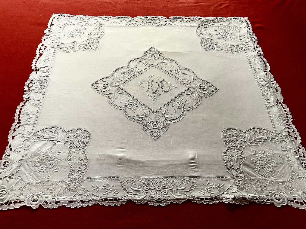 Esta é uma fronha rara do final do século XIX em linho, com as iniciais M.A. - Têxtil - 76 cm - 80 cm #1.0