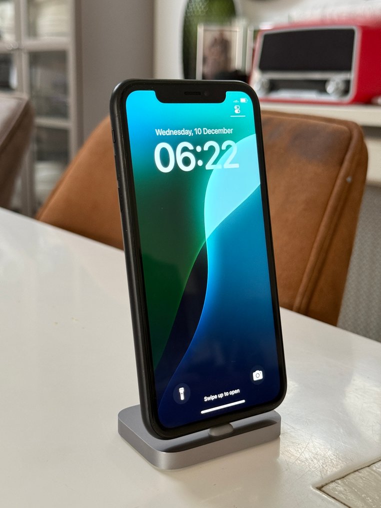 Apple iPhone XR - Mobile phone (1) #1.0