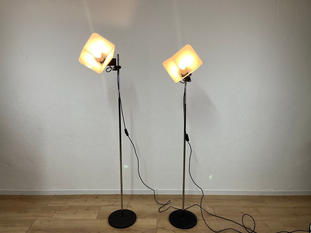 Stilnovo - Joe Colombo - Lamp (2) - Triedro - Metaal, Chroom, Staal #2.1