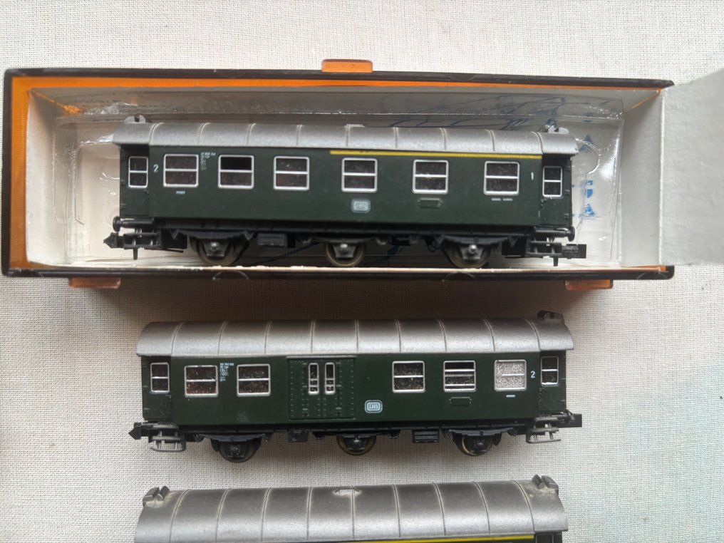 Minitrix, Roco N - Modelltog passasjervogn (7) - 6 forskjellige personer og bagasjerom - DB #2.1
