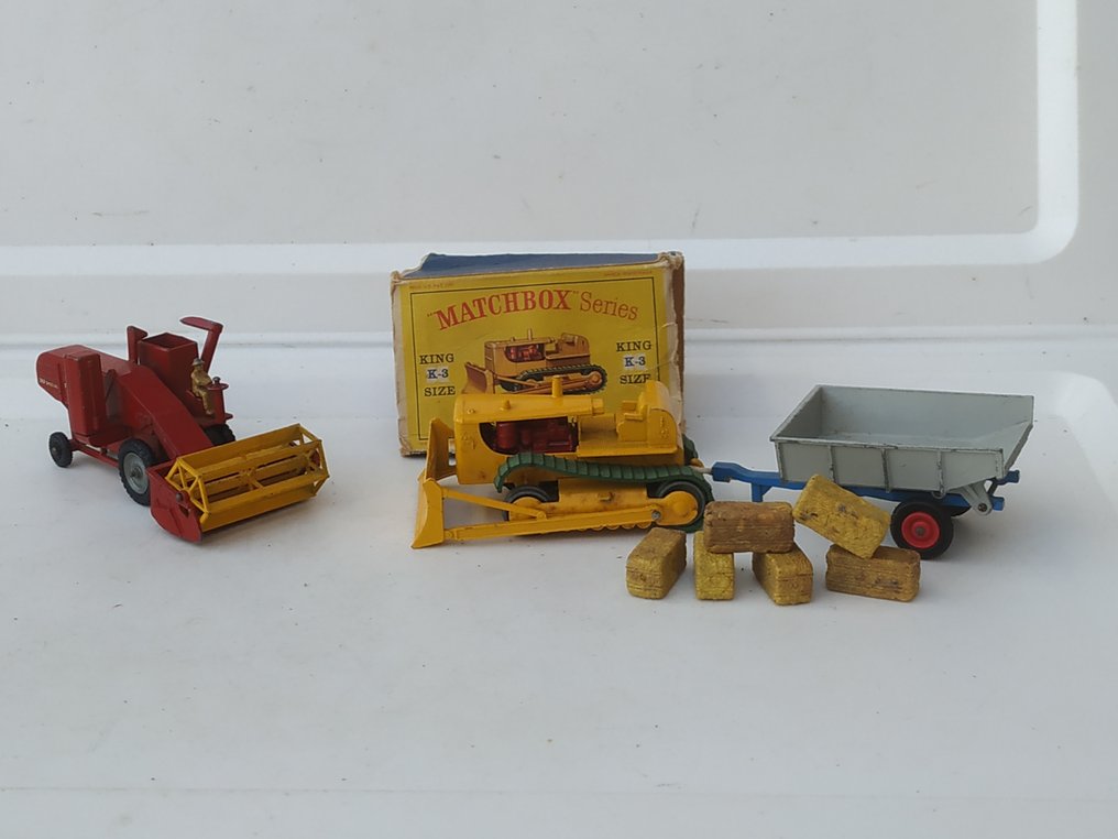 A Moko Lesney Product "Matchbox" Major Pack & King Size Serie 1:64 - Model car (15) - Moko Major Pack Original First Issue "MASSEY-FERGUSON 180 Special" Combine Harvester no.M5 - 1958 & First Original King Size Series 'D9 CATERPILLAR' Bulldozer No. K3 & 'WHITLOCK' Farm Trailer #2.1