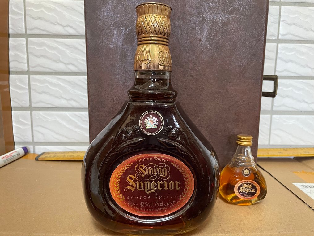 Johnnie Walker Swing Superior - Gift Box with miniature - 5 cl, 75 cl - 2 flasker #2.1