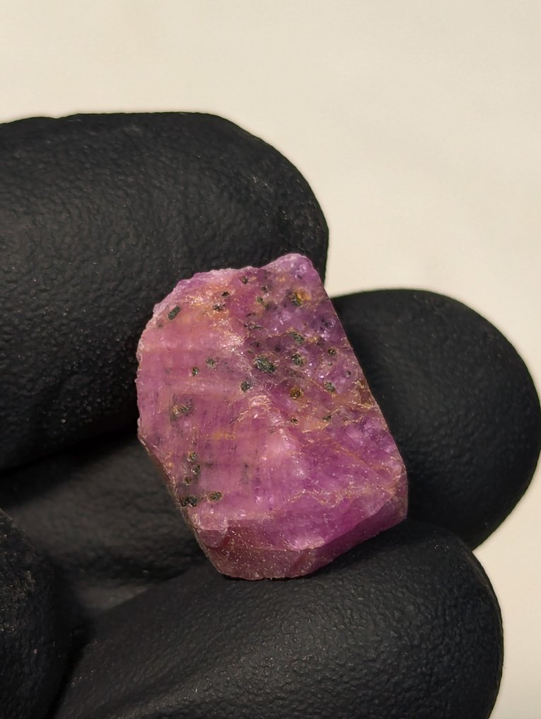 700 καρατίων - Όμορφη συλλογή κορουνδούμ με παραλλαγή Ruby, ακατέργαστο από τη Βραζιλία, φυσικό Τραχύς - Ύψος: 25 mm - Πλάτος: 10 mm- 140 g - (47) #4.3