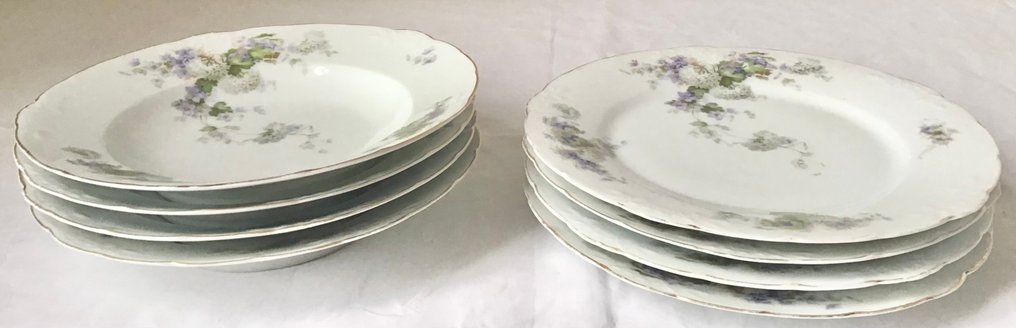 Thomas & Ens (Th. U. E.) - Dinner service (8) - Porcelain borders, hand-painted in an Art Nouveau style with purple and white flowers. #2.1