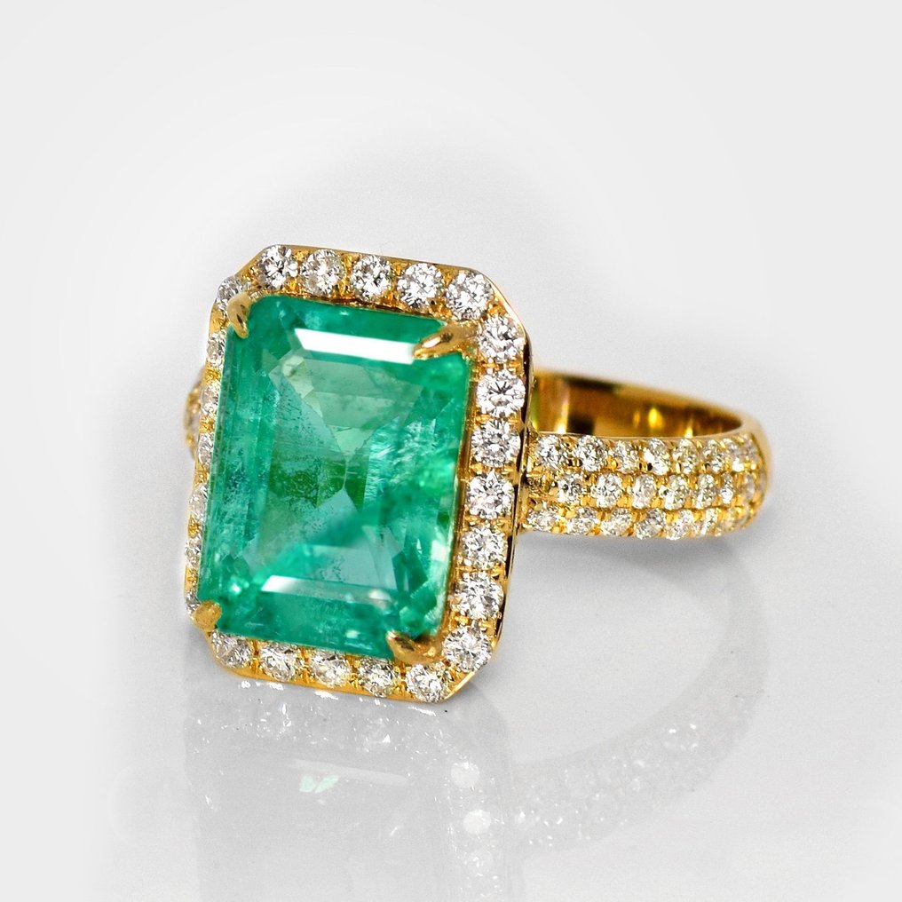 Utan reservationspris - Ring - 14 kt Vittguld, IGI 4,04 ct Zambia Intensiv Grön - 4.79ct. tw. Smaragd - Diamant #2.1