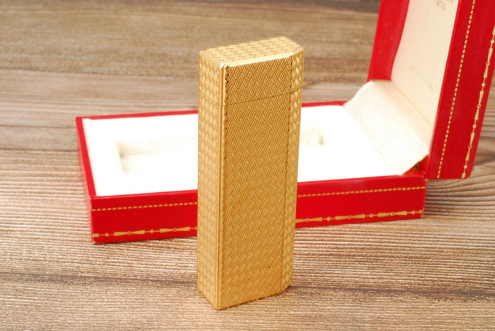 Cartier - Must de Cartier Pentagon Gas Lighter Guilloché Pattern - Pocket lighter - Gold-plated (PLAQUE OR G) #2.1