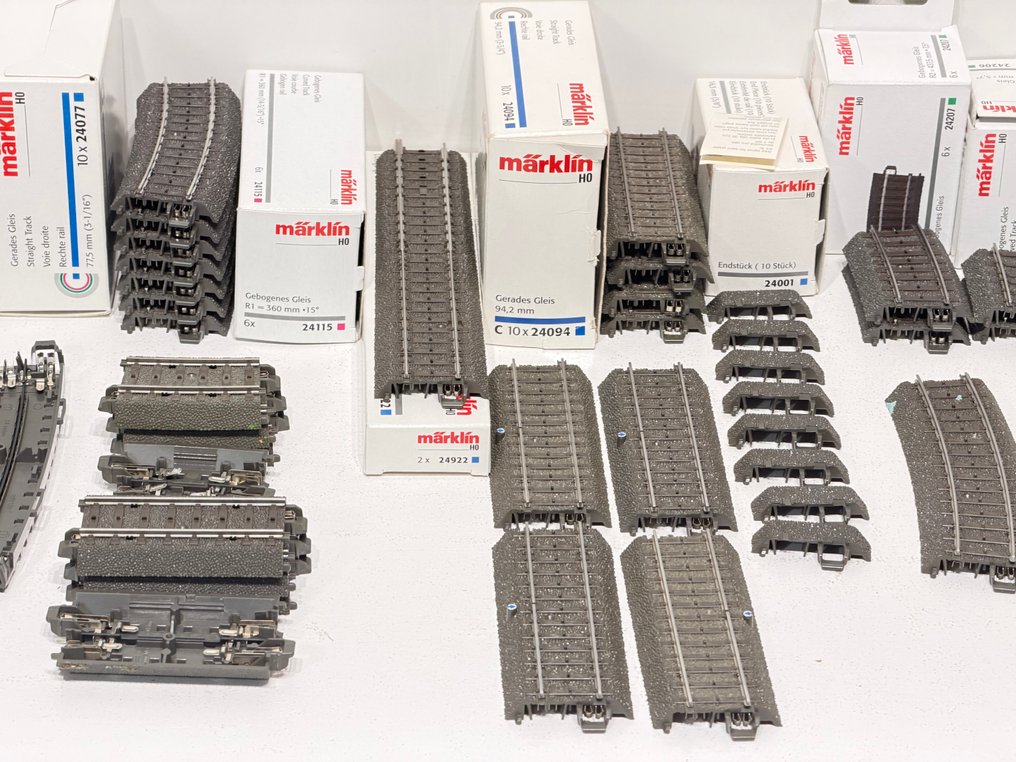 Märklin H0 - 24315,24071,24064,24107,24077,24115,24922,24955,24094,24001,24207,24215 - Model train tracks (50) - C-Rails spacers, bump blocks #2.1