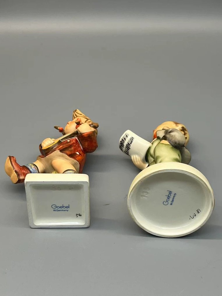 Goebel - M.I. Hummel (1912-? ) - Statue, Music Theme - TMK6 - 11.5 cm - Porcelain #2.1