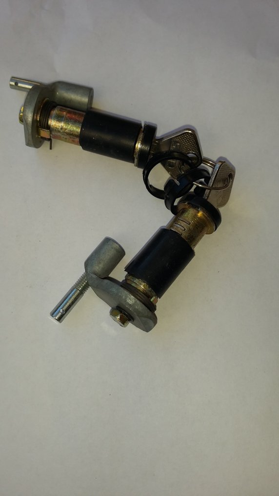 Ferrari Dino 246 gt / gts -oven lukitussetti. - Ferrari - Dino 246 GT #1.0