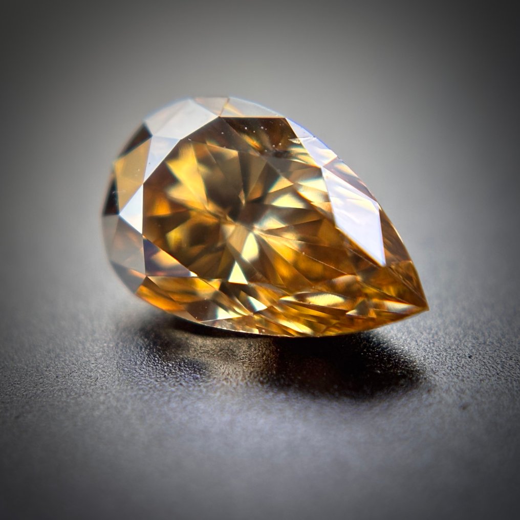 1 pcs 钻石 (天然色彩的) - 0.56 ct - 梨形 - Fancy deep 稍帶棕色的, 稍帶黄色的 橙色 - SI1 微内含一级 - 安特卫普宝石检测实验室(ALGT) #1.0