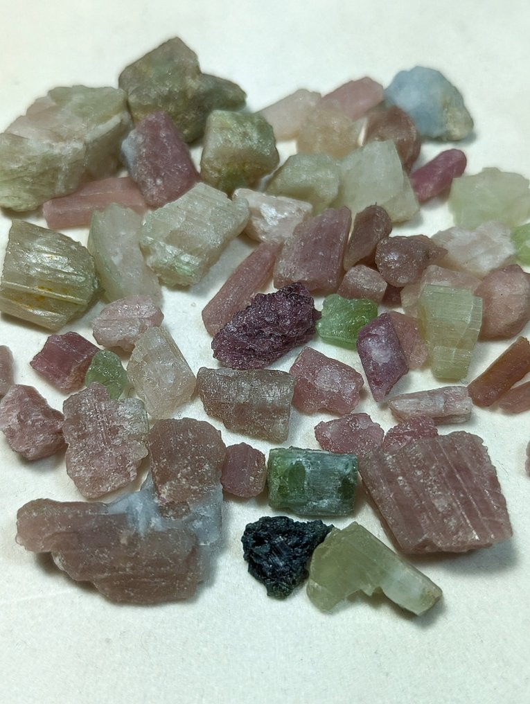 404.5 ct - Lot of Natural Tourmaline Crystals, Pink and Green from Brazil Rough - Height: 25 mm - Width: 12 mm- 80.9 g - (54) #1.0
