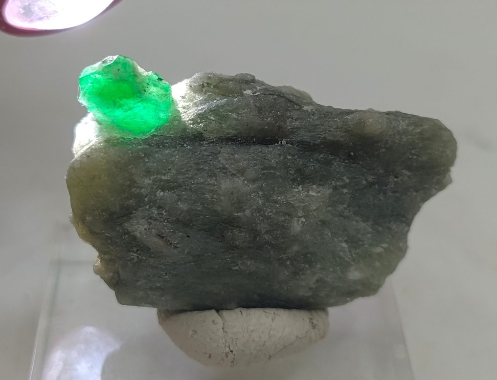 Kaunis käsittelemätön luonnonsmaragdi in Matrix- 9 g #1.0