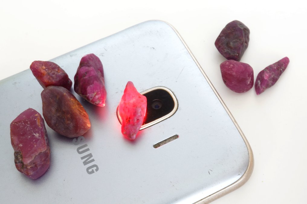 Ruby 125 carats of raw, untreated ruby crystals.- 25.08 g - (8) #4.3