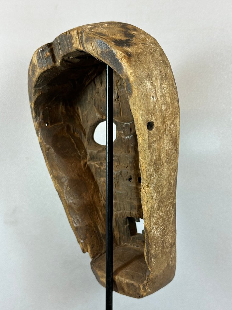 Με πιστοποιητικό· Παλιά αφρικανική μάσκα Kumu - Κονγκό. (χωρίς τιμή ασφαλείας) #4.3