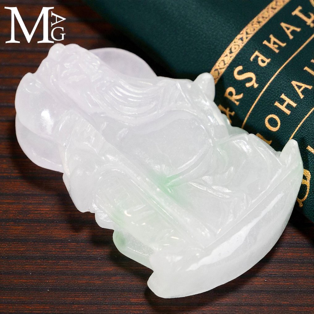Symbol for lang levetid - Talisman for vitalitet og velsignelser. Nephrite Jade Langtidsamulet – Shou, Livets vokter - Høyde: 56 mm - Bredde: 35 mm- 56 g #1.0