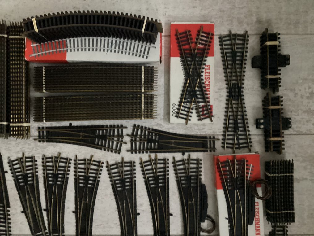 Fleischmann H0 - 26x6001, 1x10, 1x6005, 6x1701/3, 1x1 1/2, 2x1703 1/2, 30x6030, 9x1701 1/2, 2x6044L elec, 5x6044R, - Modeltreinsporen (104) #3.2