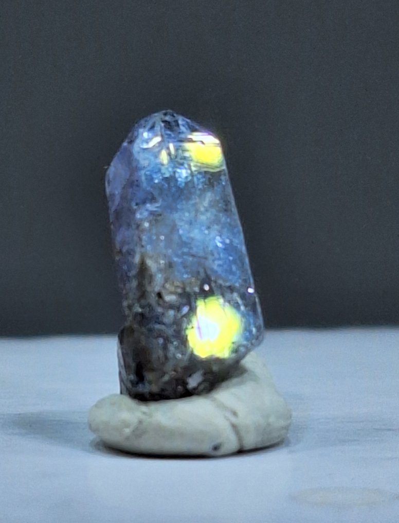 Tanzanit Krystal - Højde: 10 mm - Bredde: 5 mm- 0.4 g #3.2