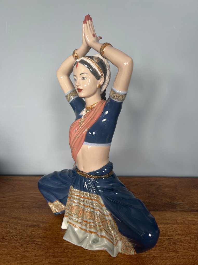 Lladró - Αγαλματίδιο - Indian Yoga Lady - Retired - Πορσελάνη #1.0