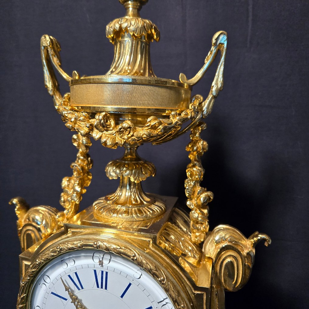 Table clock - - Gilt bronze - ca. 1880 - Polished to top condition #3.2
