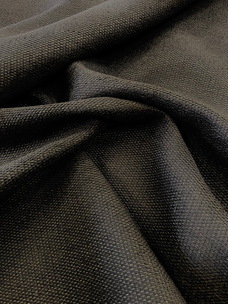 Prestisjefylt stoff som er solid, men utrolig mykt, i dyp svart. - Polstringsstoff  - 400 cm - 140 cm #1.0