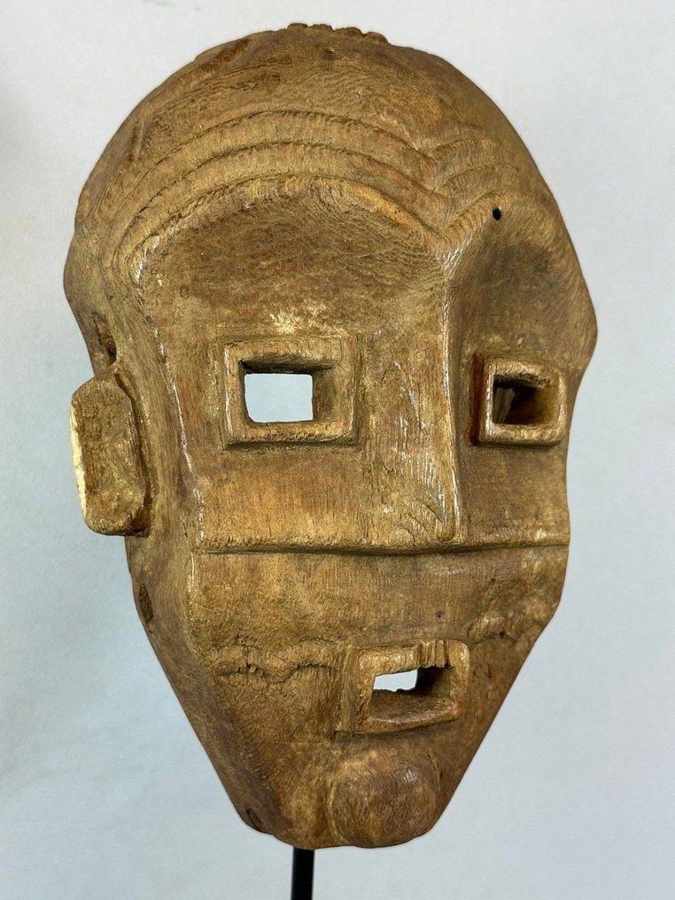 附有证书；安哥拉旧非洲姆布达面具。  (沒有保留價) #1.0