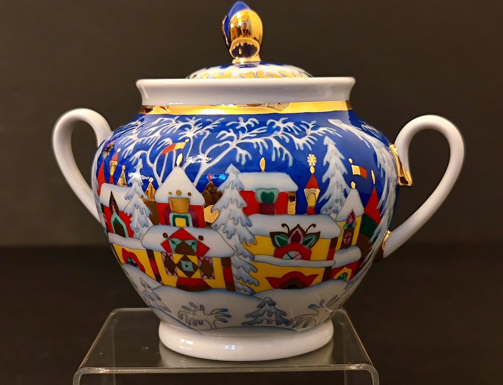Lomonosov Imperial Porcelain Factory - Pattern: Winter Fairy Tale Pattern designer: A.Vorobievskiy Shape: Spring Shape designer: - Sugar bowl - Hand-painted | 22K gold - hard-paste porcelain. #1.0