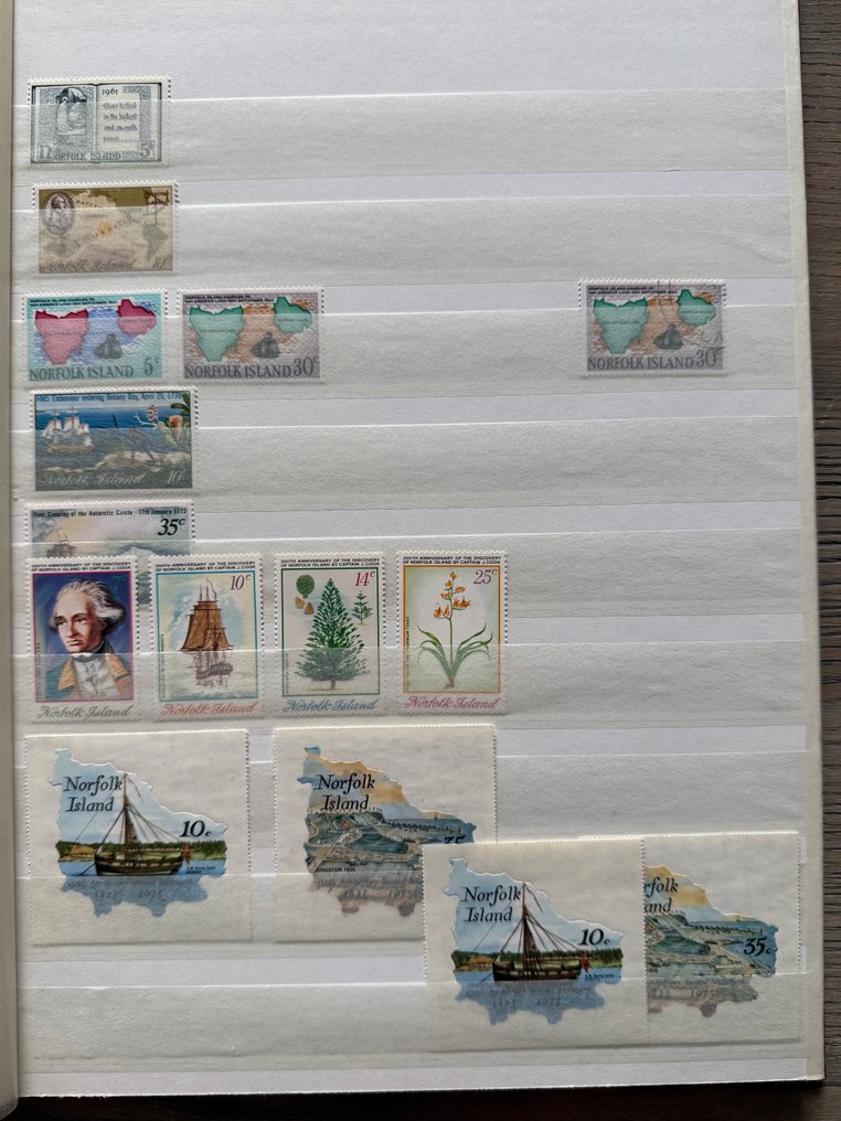 诺福克群岛、牙买加以及在两个邮票册中的Leeward群岛 1870/2010 - 收藏在两本股票簿中 #1.0