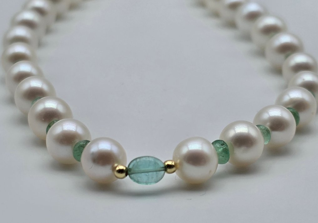 Ingen mindstepris - Halskæde - 18 kraat Gulguld Perle - Smaragd - Perle akoya fra 6,9 til 7,2. #4.3