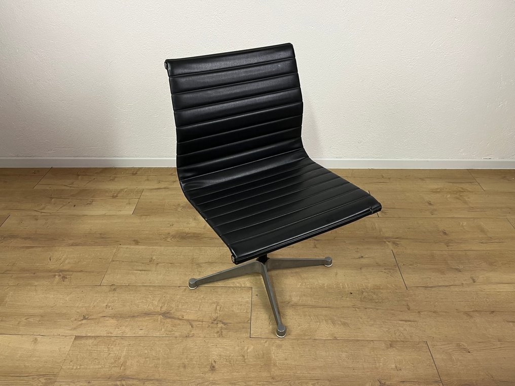 Herman Miller - Charles & Ray Eames - 椅子 - EA107 - 皮革, 铝 #2.1