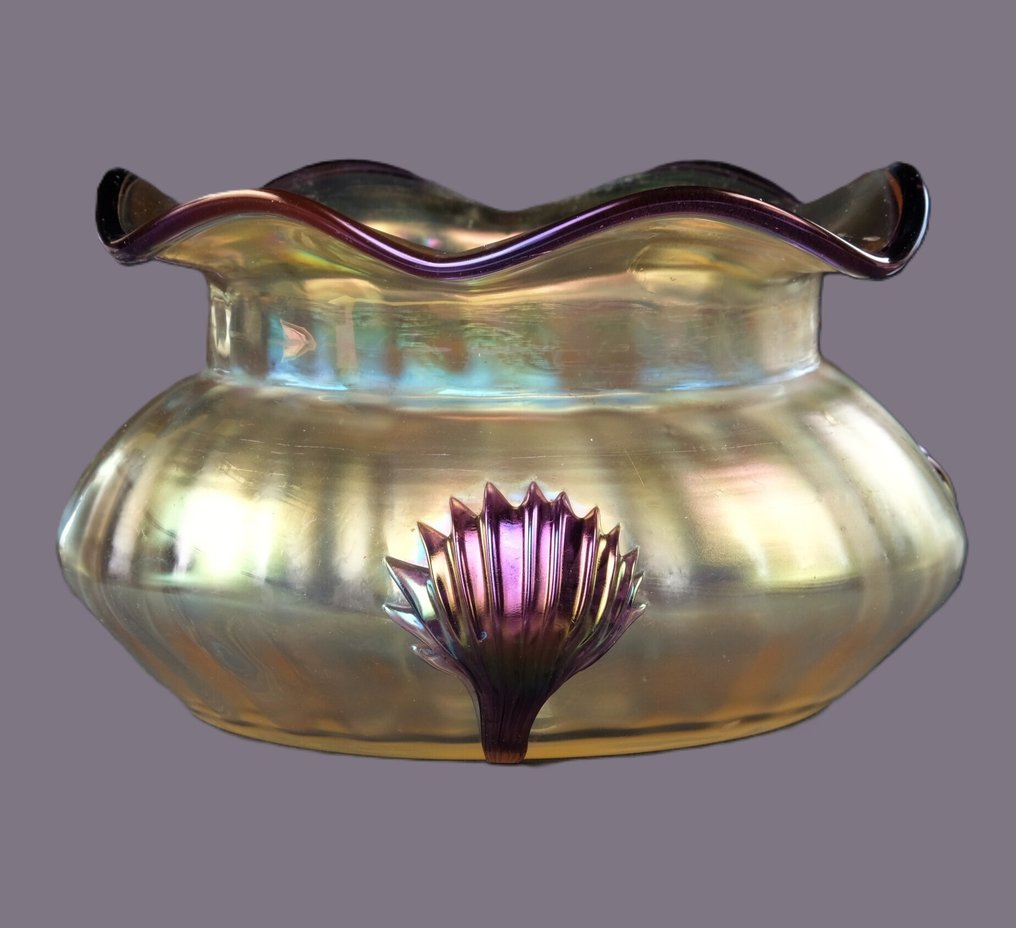 Wilhelm Kralik Sohn - Art Nouveau - Wazon - iryzujące szkło - Modell Claw fioletowy #1.0