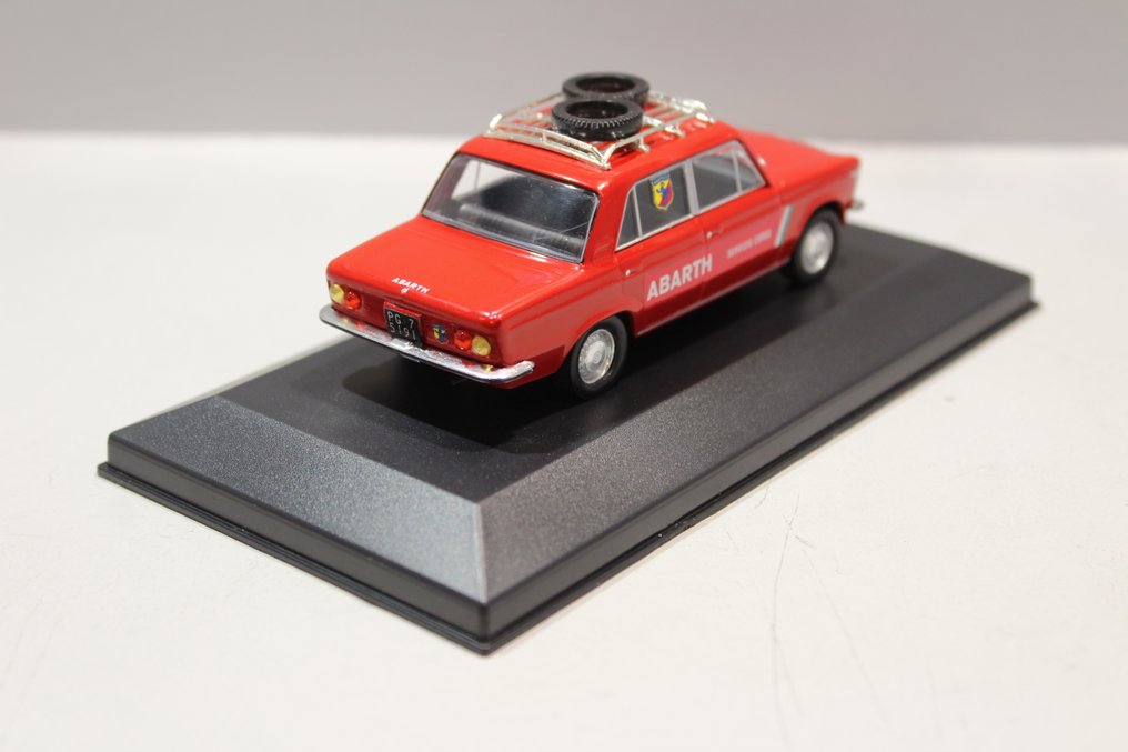 AM.71 1:43 - Modellbil - Fiat 125 P Service Abarth 1/43. - hantverksmodell #3.2