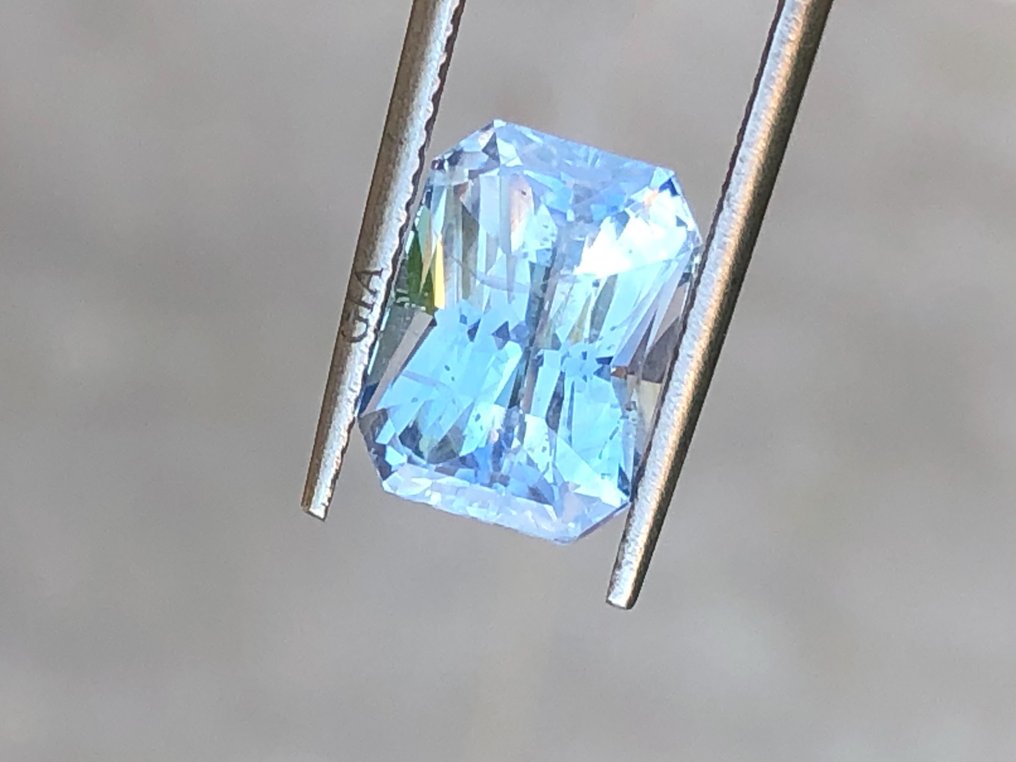 1 pcs  蓝色, 紫罗兰色 蓝宝石  - 6.40 ct - 美国宝石研究院（GIA） #1.0