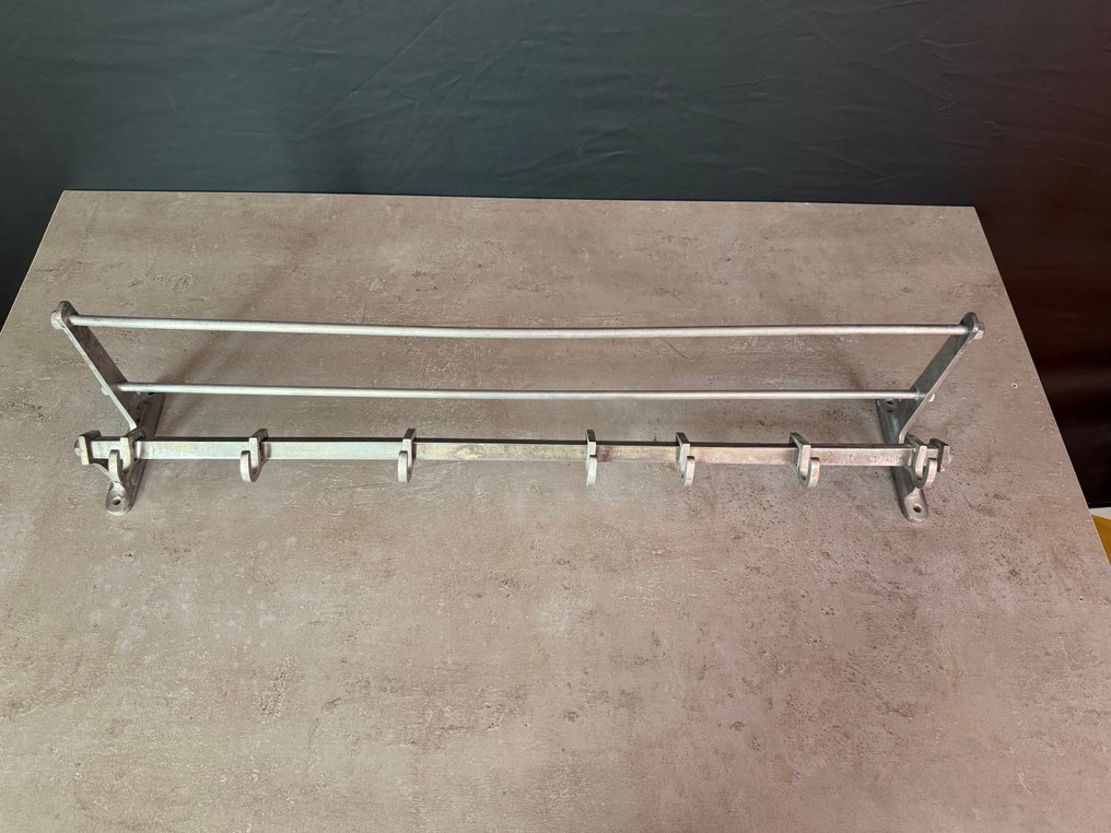 Fabryka Wyrobów Metalowych w Stojadłach - 衣帽架 - PRL - 鋁 - 工业衣架 #3.2