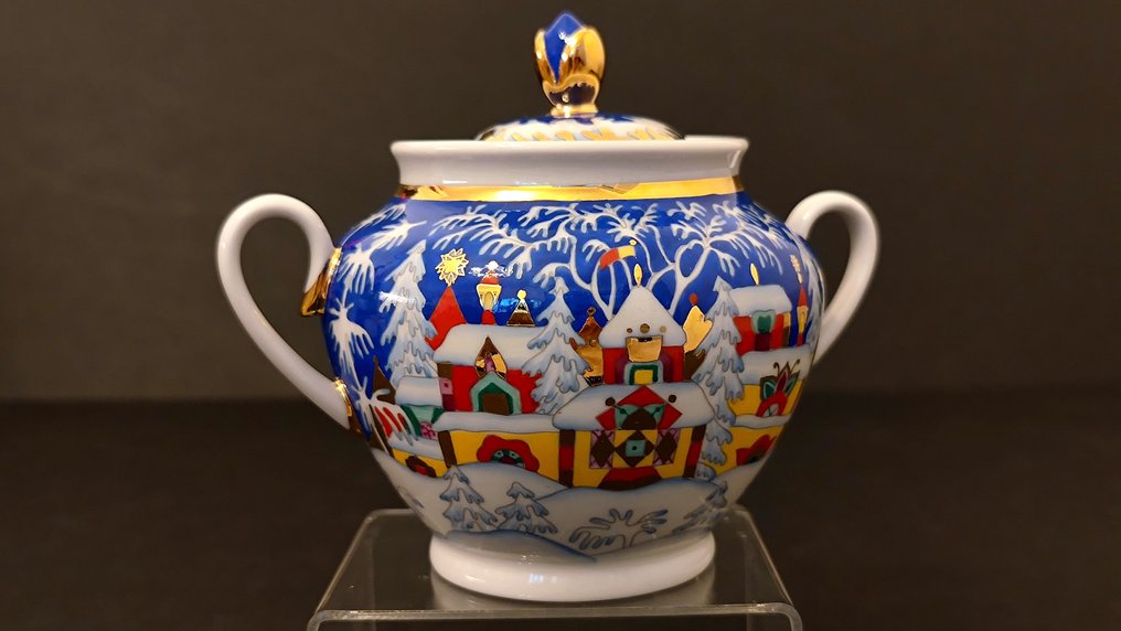 Lomonosov Imperial Porcelain Factory - Pattern: Winter Fairy Tale Pattern designer: A.Vorobievskiy Shape: Spring Shape designer: - Sugar bowl - Hand-painted | 22K gold - hard-paste porcelain. #4.3