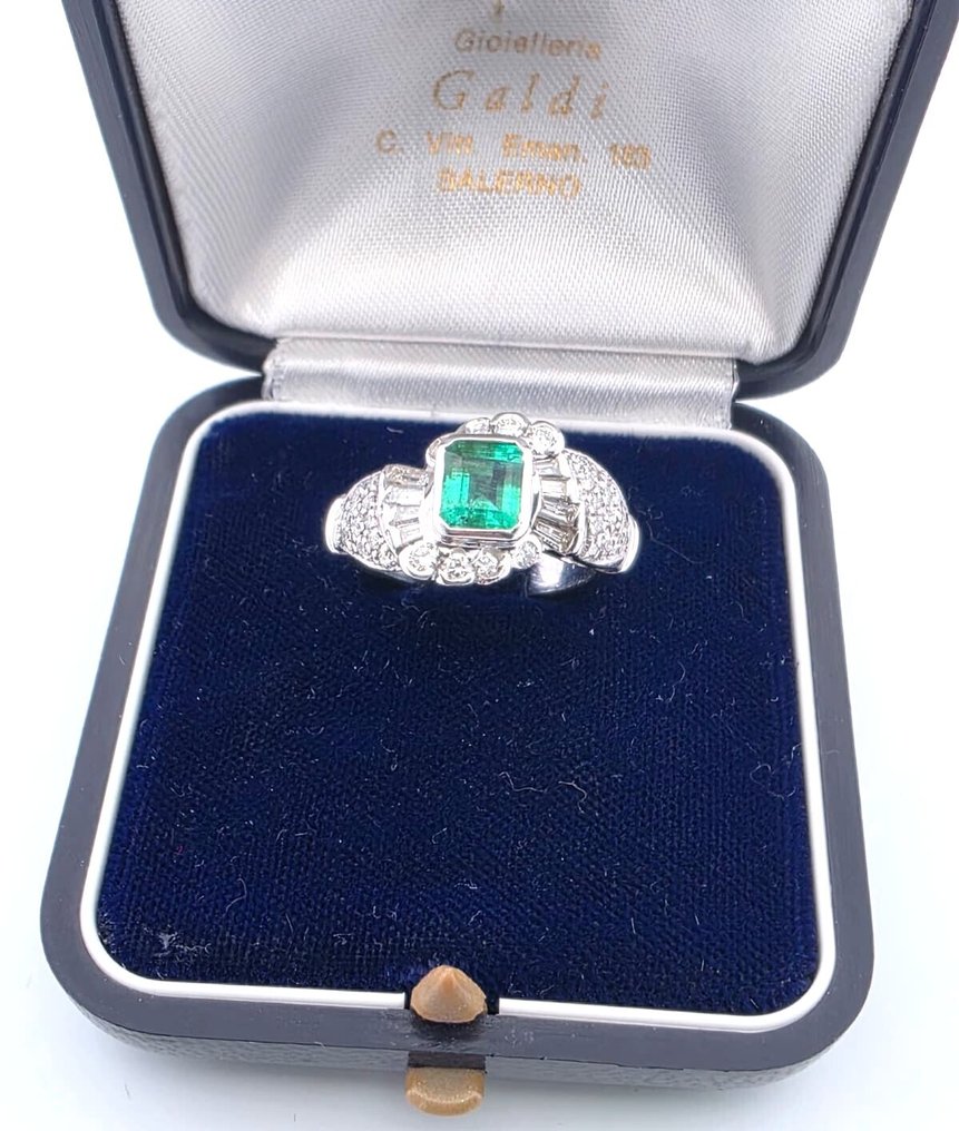 Ring - 18 kt Weißgold -  1.70ct. tw. Smaragd - Diamant #1.0