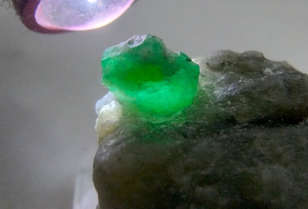 Kaunis käsittelemätön luonnonsmaragdi in Matrix- 9 g #3.2