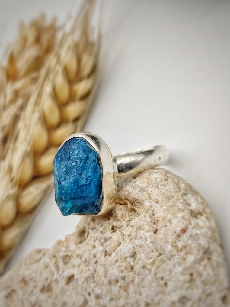 925银戒指，镶嵌优质磷灰石- 3.8 g - (1) #4.3