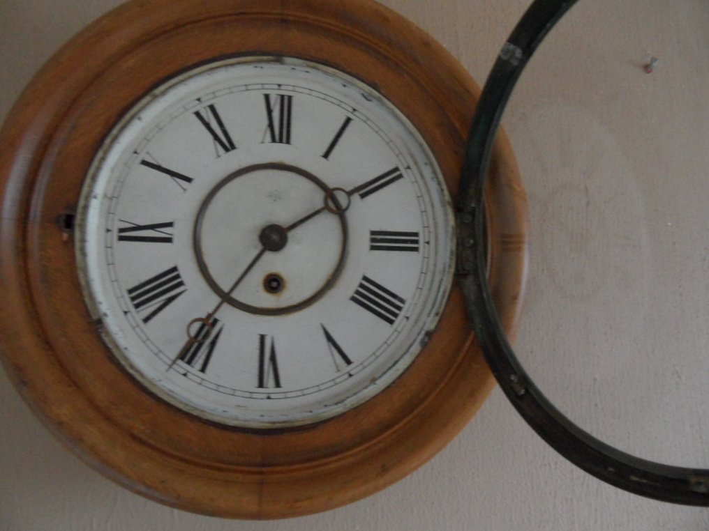 Koulun kello - - Pähkinä - 1930-1940 #2.1