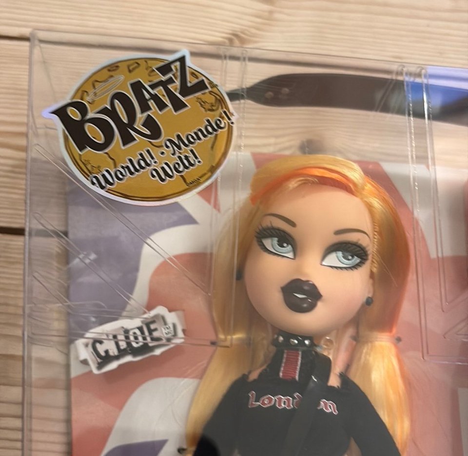 MGA Entertainment - Doll Bratz Pretty ‘N’ Punk – Cloe - 2000-2010 #2.1