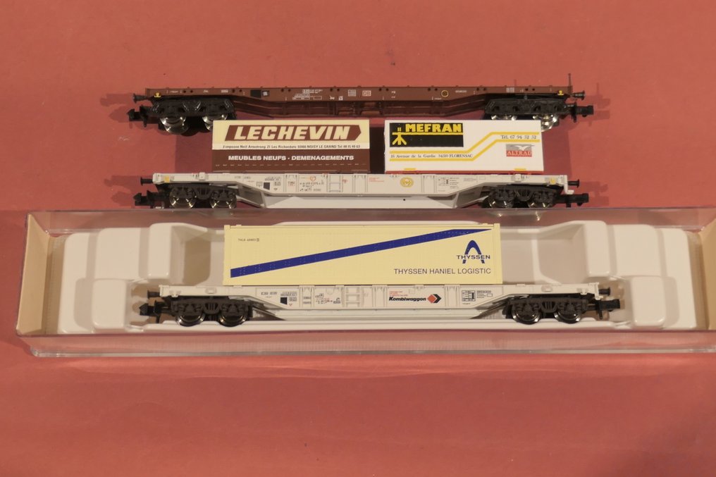 Fleischmann, Minitrix N - Model treinwagon (3) - 3-delig set containertragwagen met 1 container en 2 wisselpritschen - DB Cargo #1.0