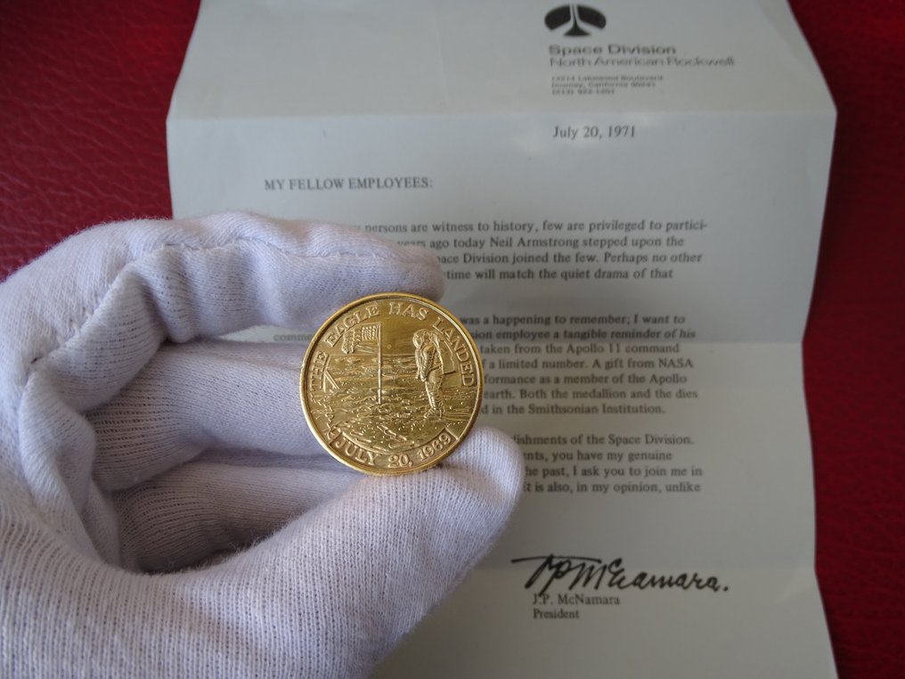 Medaillion Apollo 11 - metal taken from the Apollo XI command and lunar modules - 1960-1970 #2.1