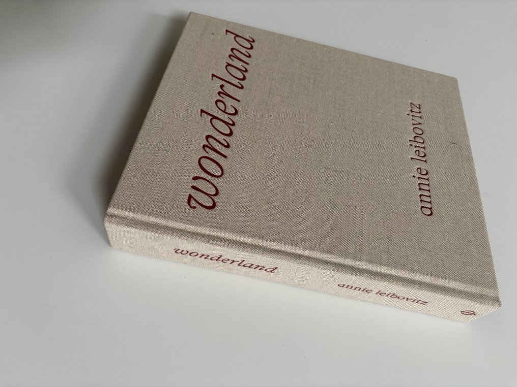 Signed, Annie Leibovitz - Wonderland - 2021 #2.1