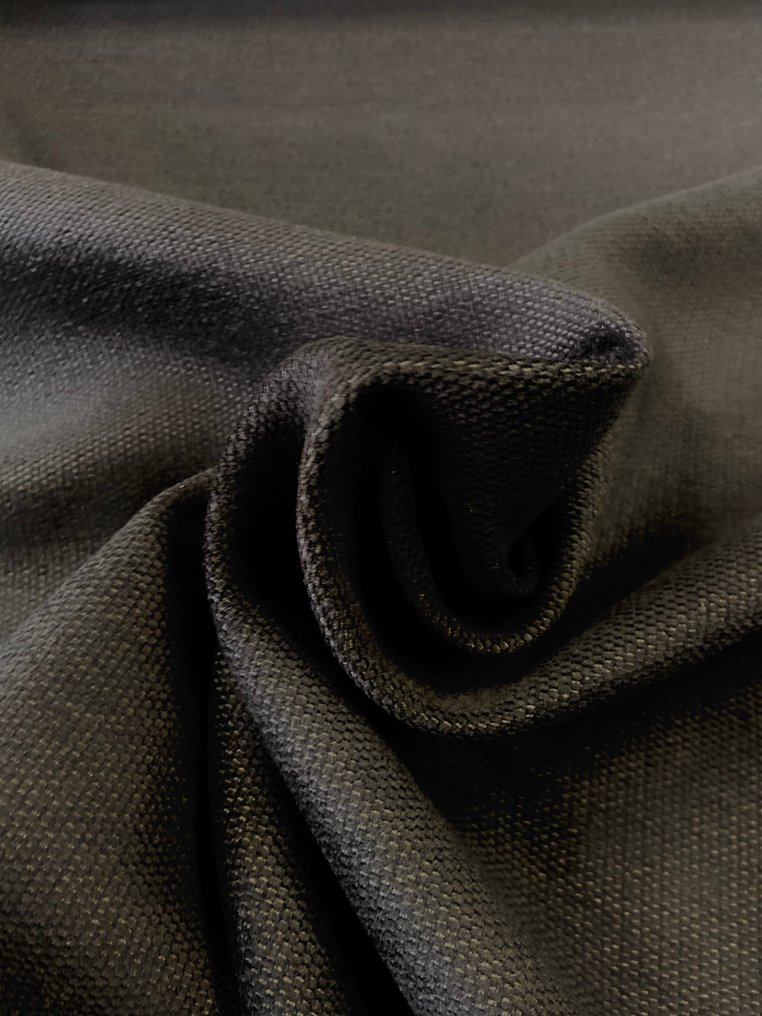 Prestisjefylt stoff som er solid, men utrolig mykt, i dyp svart. - Polstringsstoff  - 400 cm - 140 cm #1.0