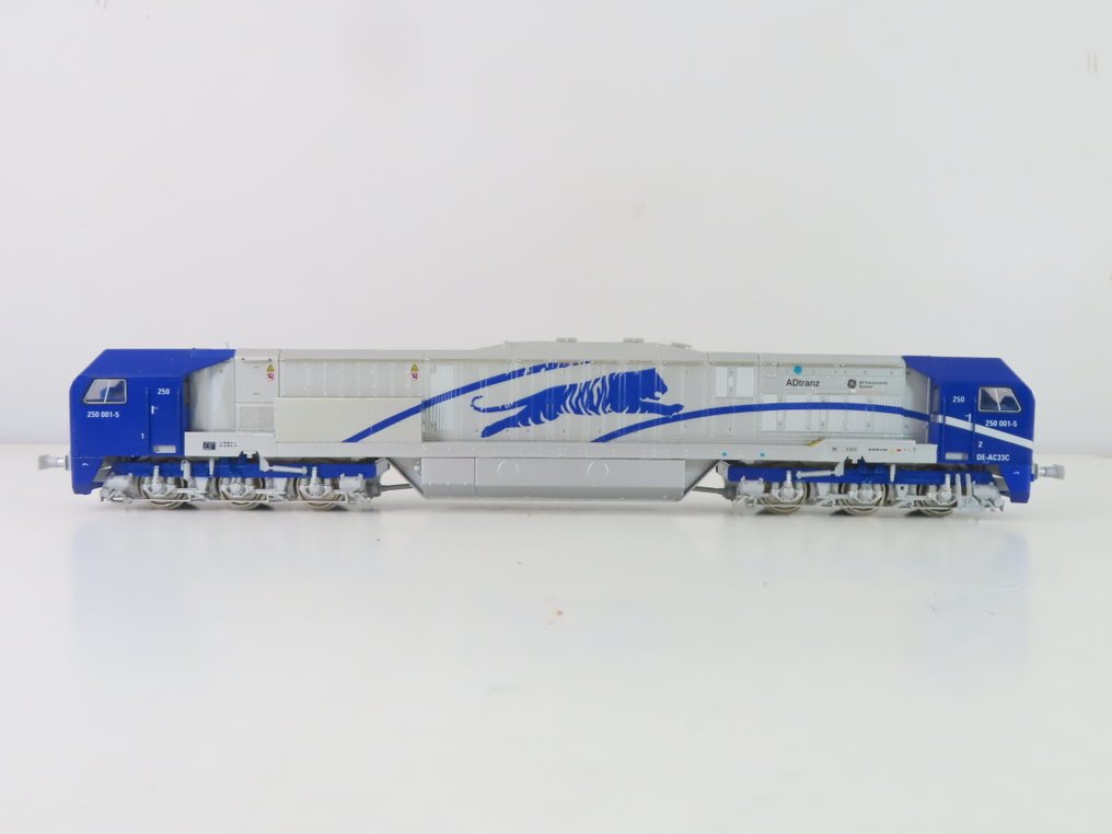 Mehano H0 - T166 29530 - Locomotiva diesel-idraulica (1) - DE-AC33C "Blue Tiger" (BR 250) - ADtranz/GETS #1.0