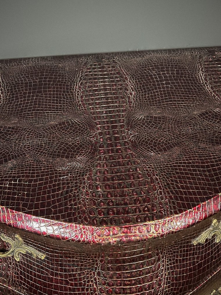 Commode - Bois, Bronze, Laiton, Fer, Simili cuir de crocodile - Commode ancienne revêtue #3.2