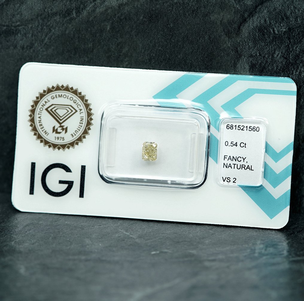 1 pcs Διαμάντι  (Φυσικού χρώματος)  - 0.54 ct - Ορθογώνια - Fancy light Κίτρινο - VS2 - International Gemological Institute (IGI) #4.3