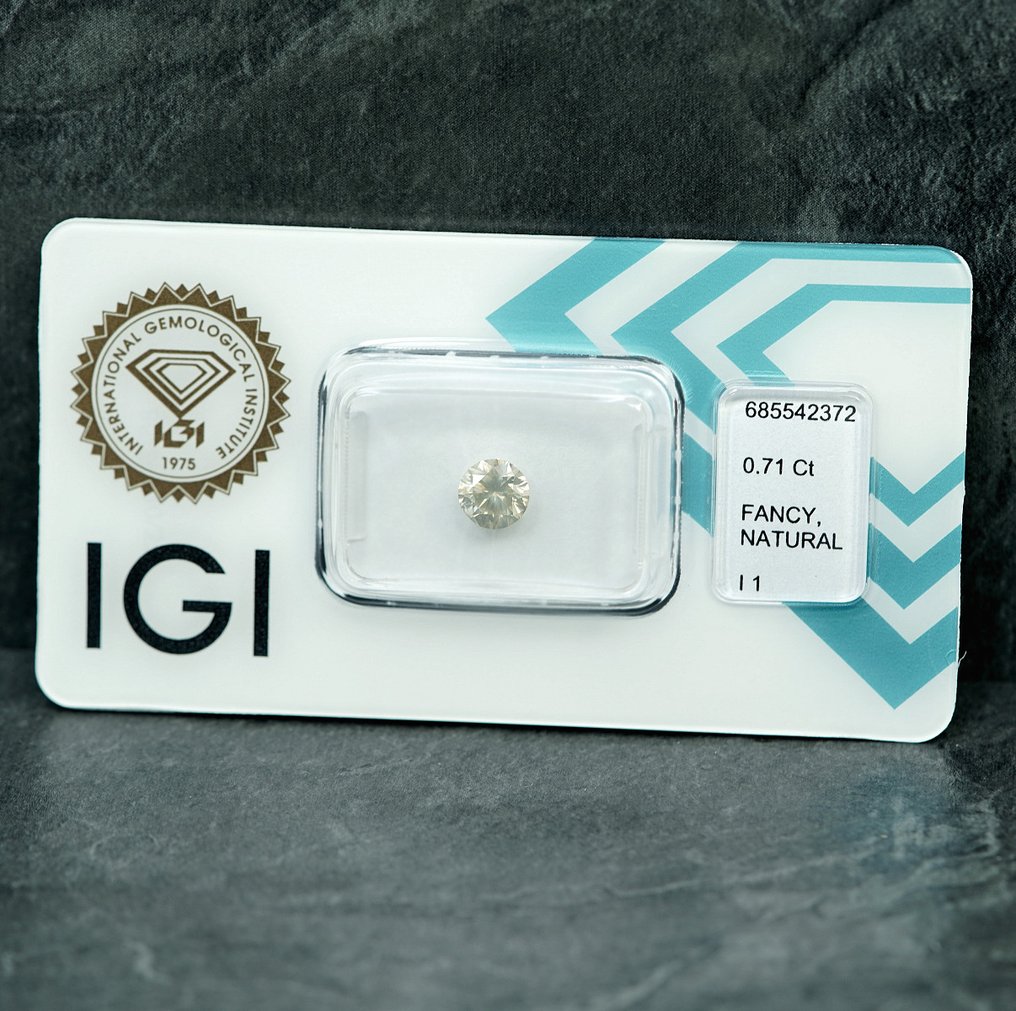 1 pcs Διαμάντι  (Φυσικού χρώματος)  - 0.71 ct - Στρογγυλό - Fancy Γκριζωπό Κίτρινο - I1 - International Gemological Institute (IGI) #3.2