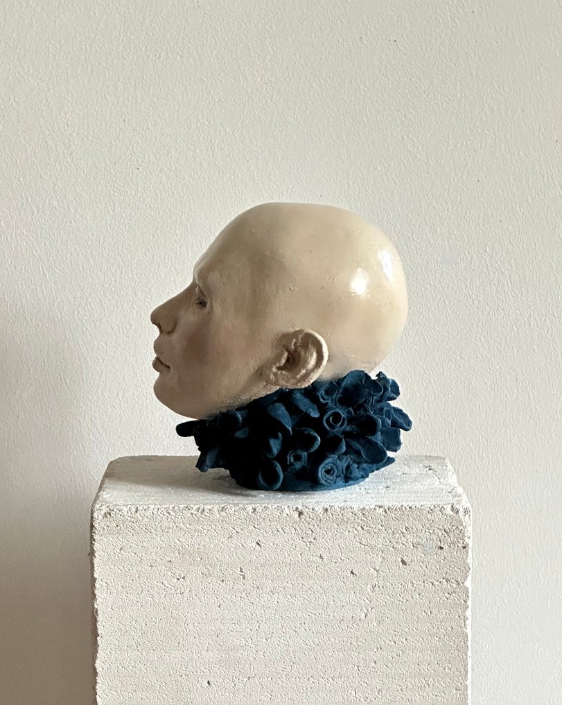 Aga Koncka - Head with a crest - Caramic Sculpture. #3.2